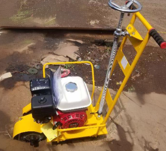 內燃鋼軌除銹機處理軌道生銹 內燃鋼軌除銹機處理軌道生銹