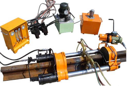 本設備由壓接機、加熱器、氣體流量控制箱、液壓泵站、冷卻系統、推凸刀具、鋼軌端面打磨機等設備組成。 本設備由壓接機、加熱器、氣體流量控制箱、液壓泵站、冷卻系統、推凸刀具、鋼軌端面打磨機等設備組成。